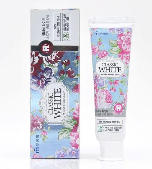 Заказать онлайн Mukunghwa Отбеливающая зубная паста с ароматом мяты и ягод Scarlet Beauty Clinic в KoreaSecret